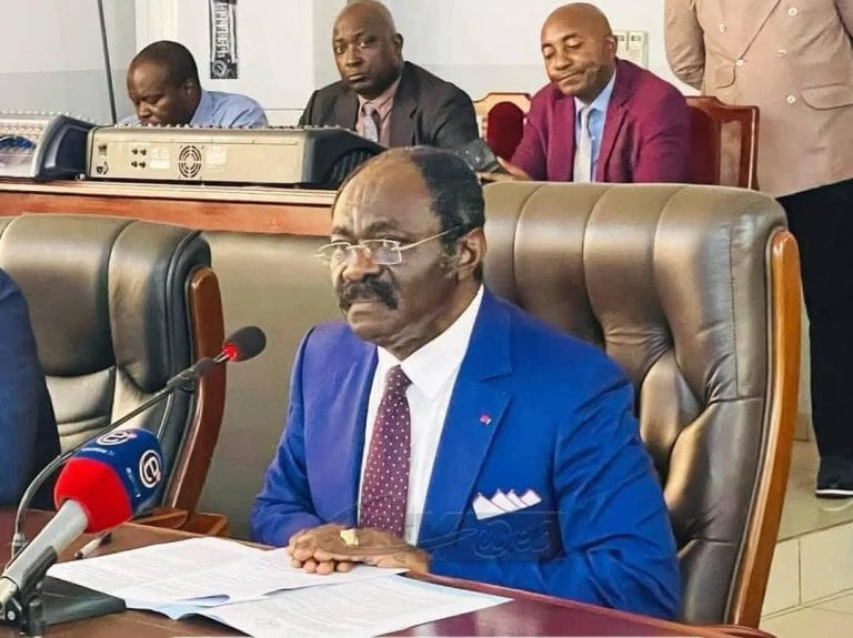 Lions Indomptables : Mouelle Kombi exige la présence Joachim Mununga sur le  banc de touche - Lebledparle